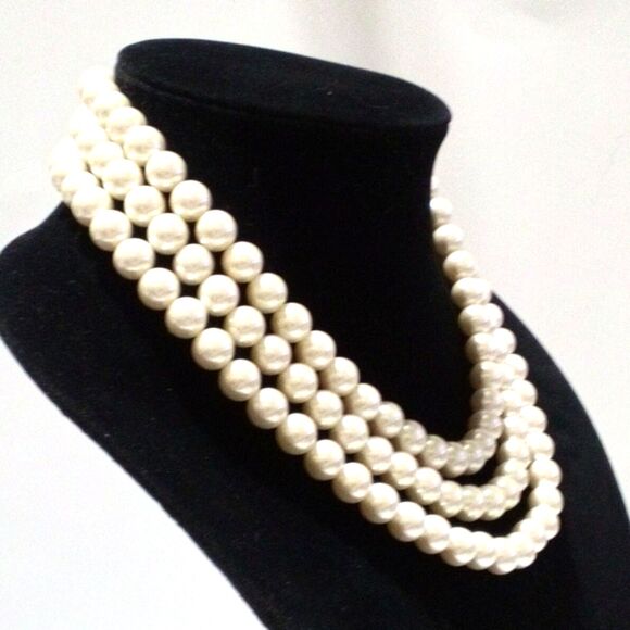Classic Multi Strand Faux Pearl Necklace 3 Strand 10mm Beads Gold Tone Clasp - Picture 4 of 6